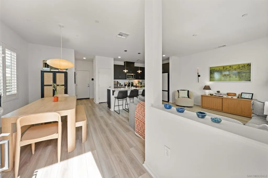 303 Citrine Trails, Fallbrook, California 92028 home-pic-8