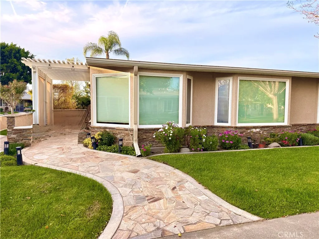 1740 Sunningdale Road 16f, Seal Beach, California 90740 home-pic-1