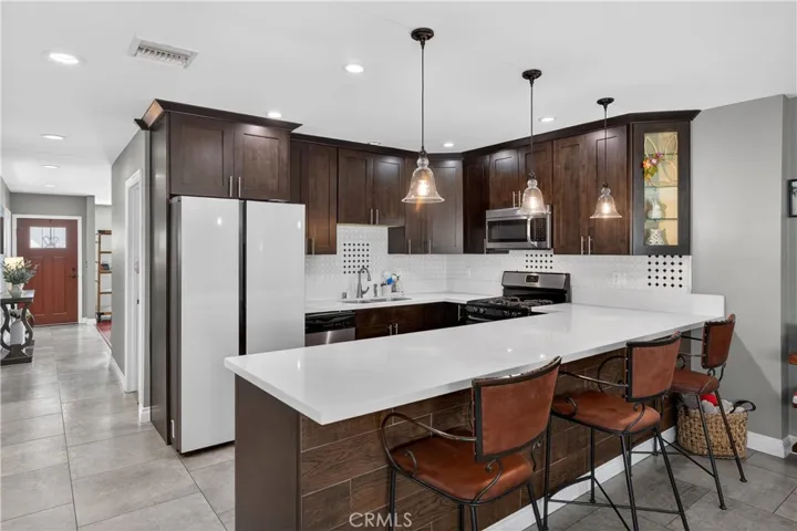 Large breakfast bar get for entertaining