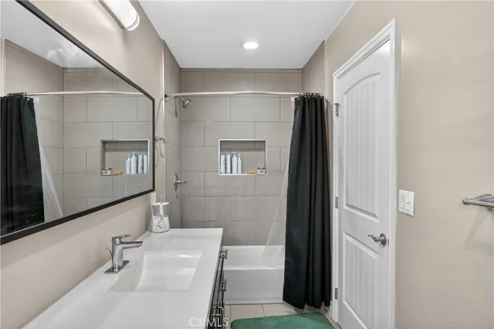 shower/tub in bath #1