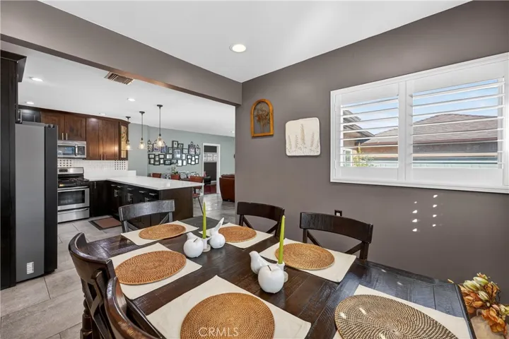 view to kitchen, great for entertaining