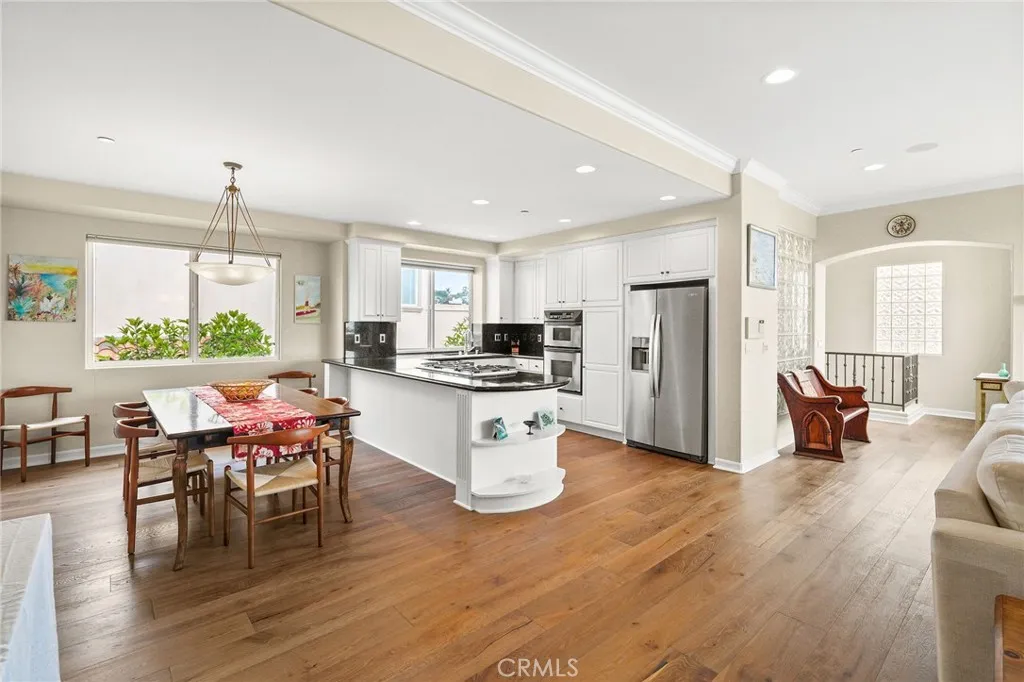710 11th Street, Hermosa Beach, California 90254 home-pic-11