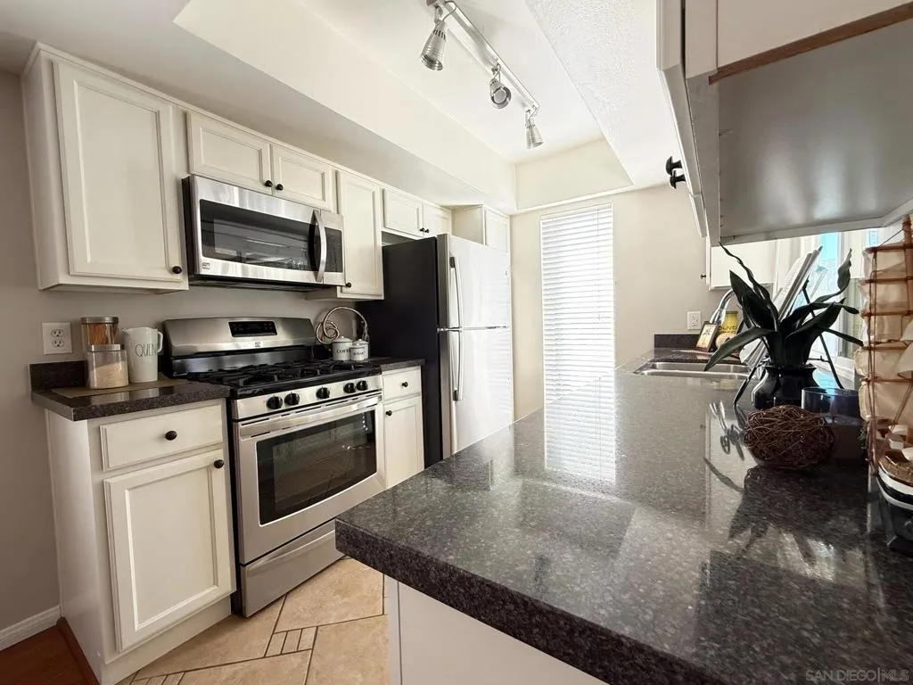 6878 Navajo Rd 104, San Diego, California 92119 home-pic-9
