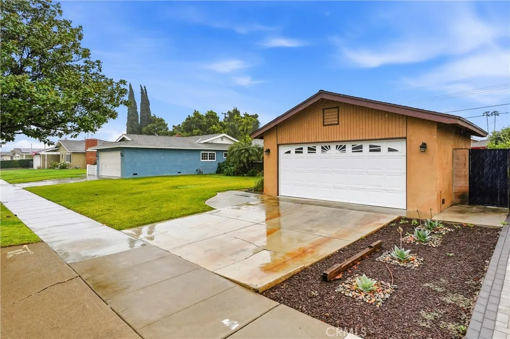 1036 E Trenton, Orange, California 92867 home-pic-3