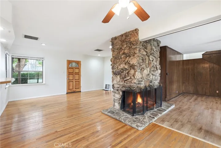 fireplace not functional. Used for decorative purposes only.