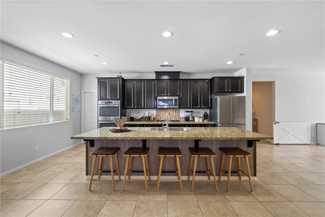 37521 Coffeeberry Court, Murrieta, California 92563 home-pic-7
