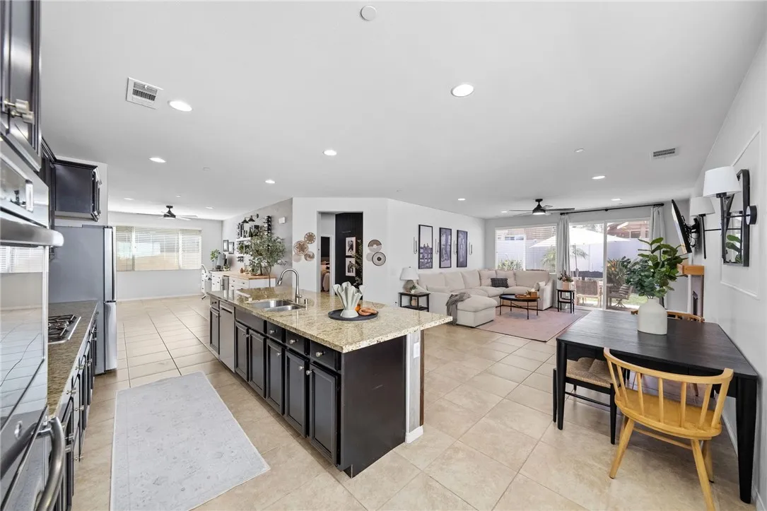 37521 Coffeeberry Court, Murrieta, California 92563 home-pic-9