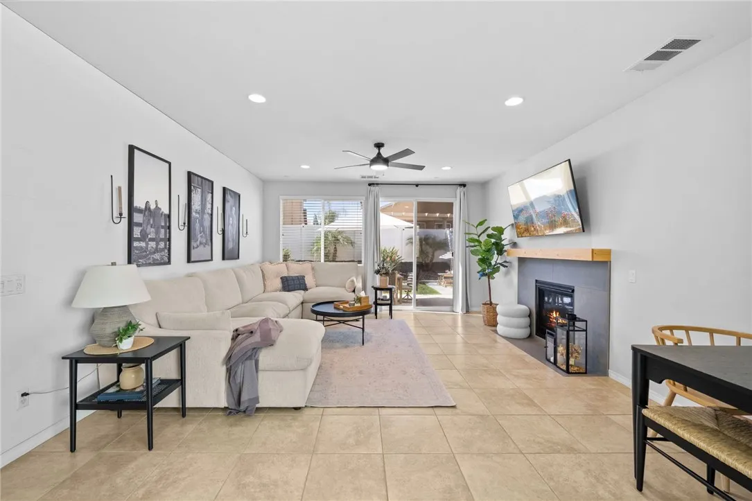 37521 Coffeeberry Court, Murrieta, California 92563 home-pic-12