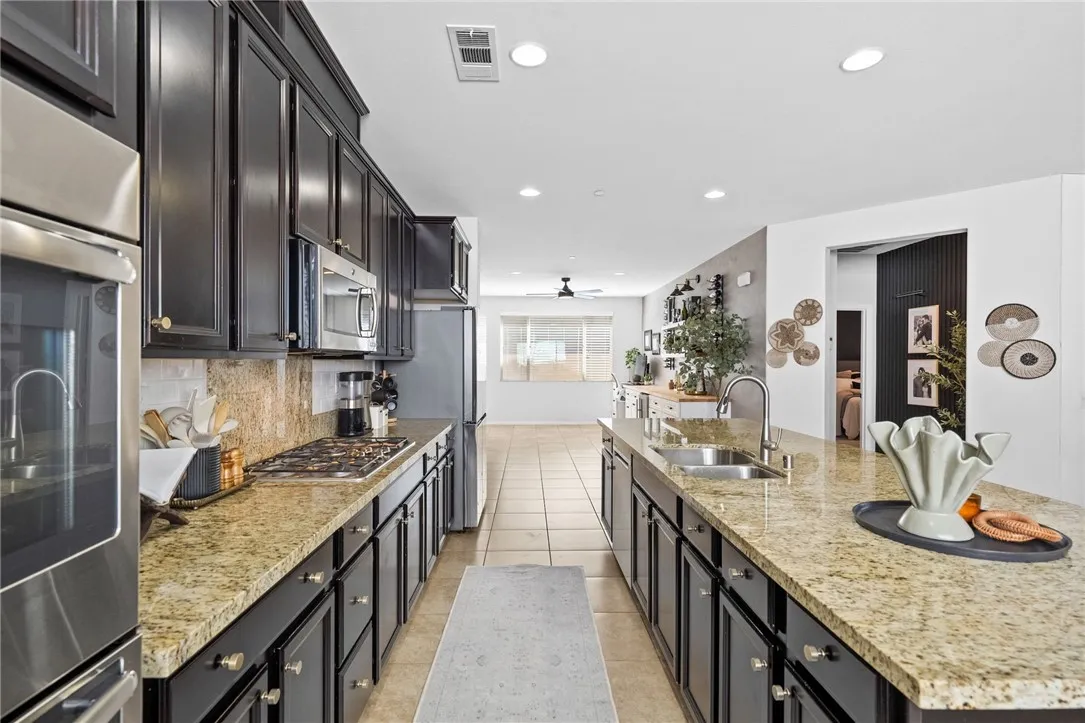 37521 Coffeeberry Court, Murrieta, California 92563 home-pic-8