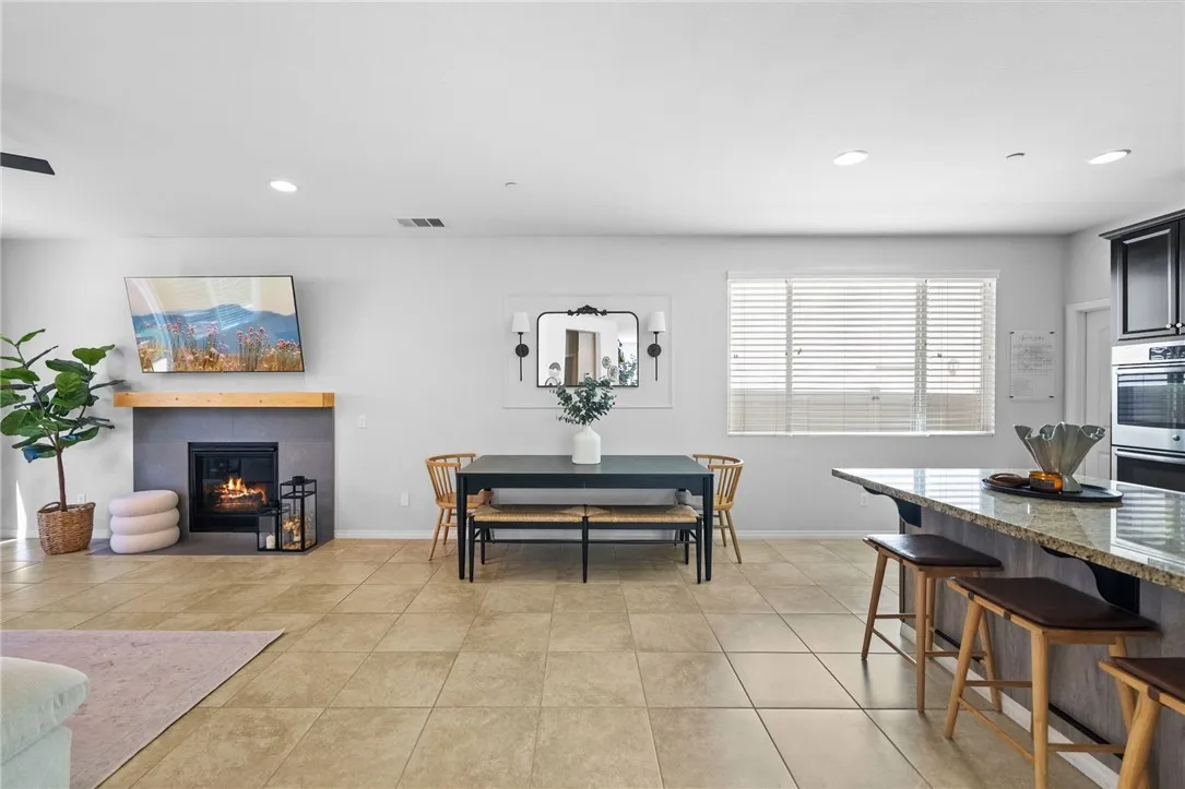 37521 Coffeeberry Court, Murrieta, California 92563 home-pic-10