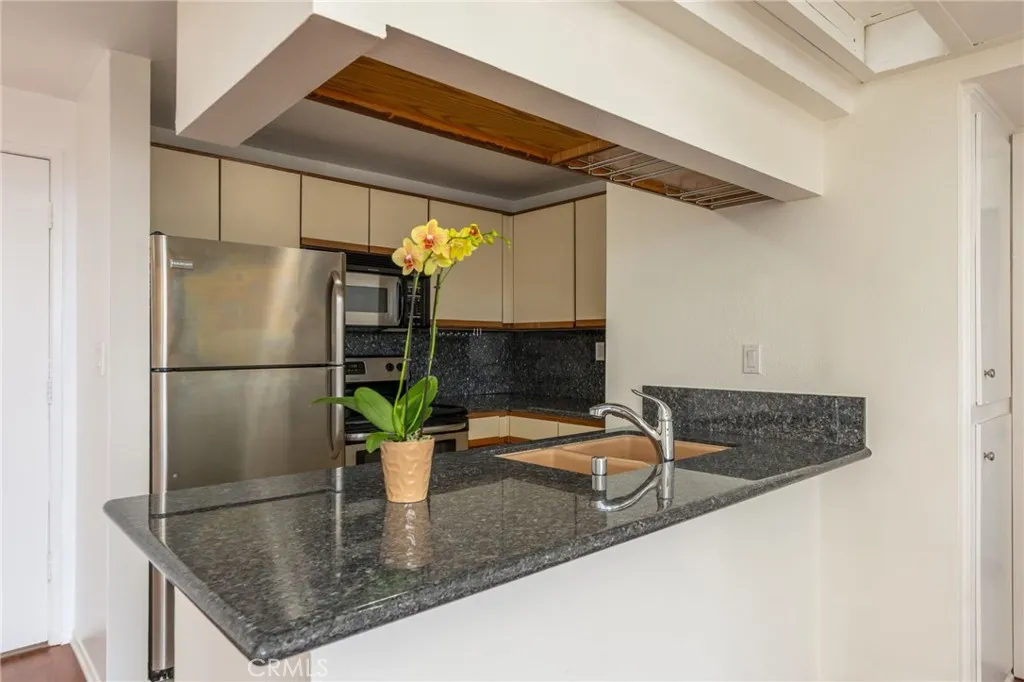 1440 Veteran Avenue 601, Los Angeles, California 90024 home-pic-12