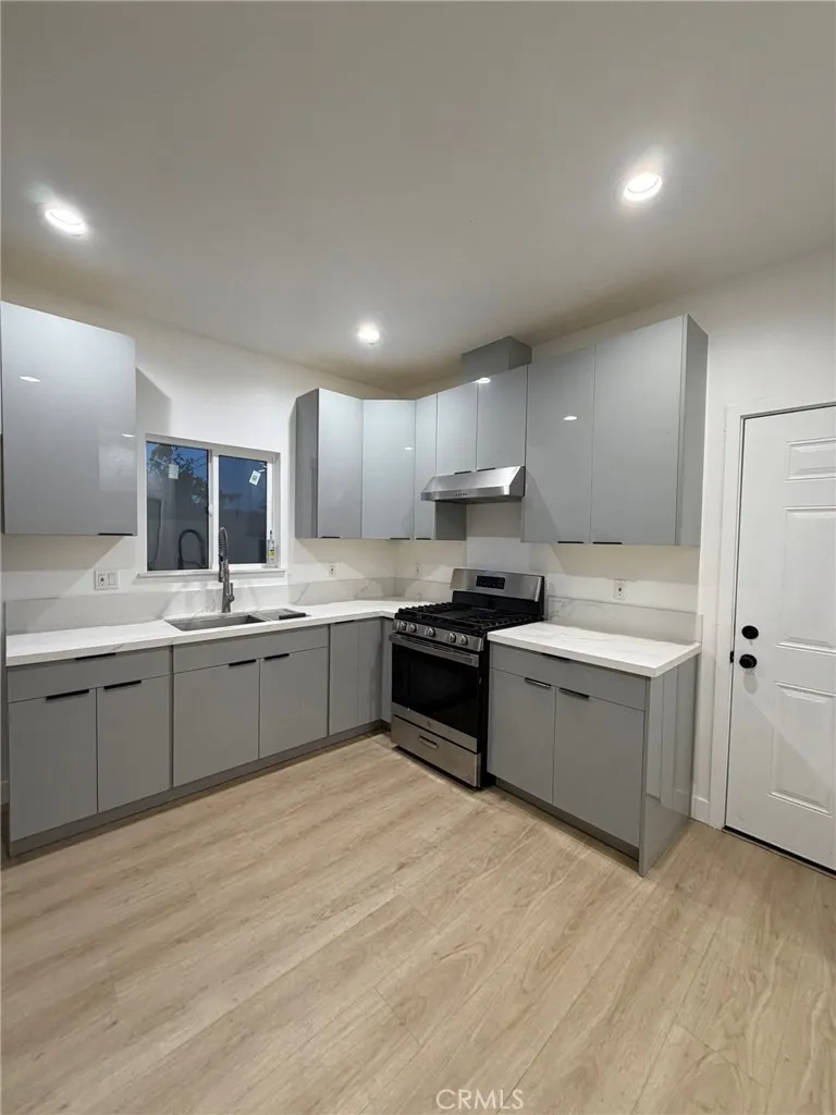 4721 W Oakfield, Santa Ana, California 92703 home-pic-11