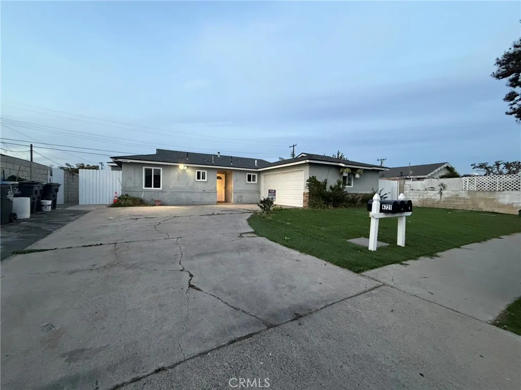 4721 W Oakfield, Santa Ana, California 92703 home-pic-1