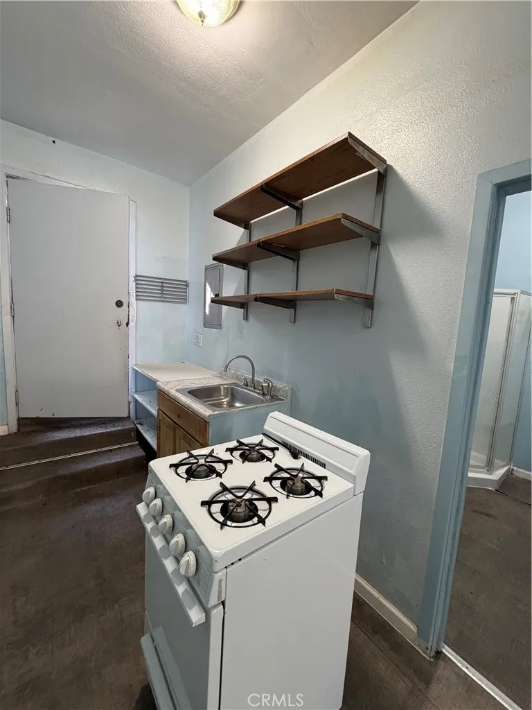 7815 S Western, Los Angeles, California 90047 home-pic-3