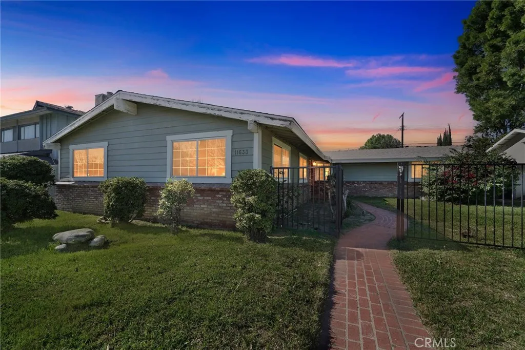 11633 Balboa, Granada Hills, California 91344 home-pic-1