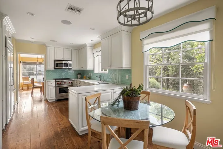 501 Ocampo Drive, Pacific Palisades, California 90272