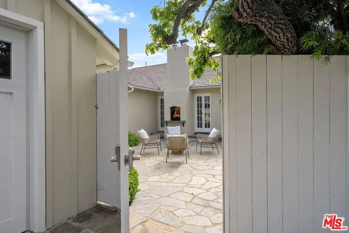 501 Ocampo Drive, Pacific Palisades, California 90272