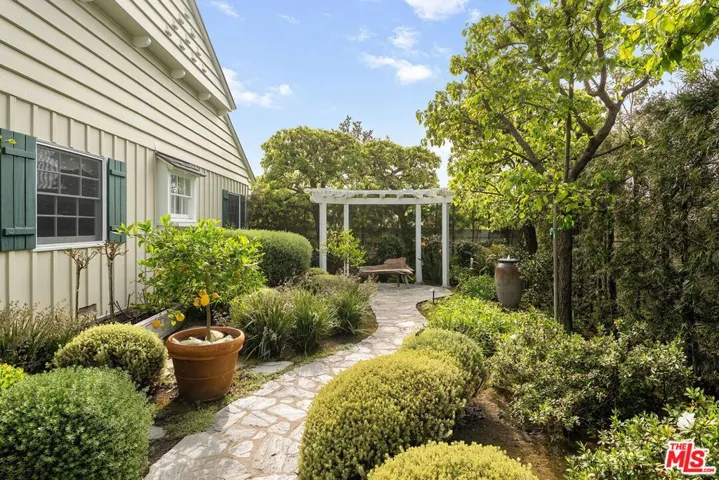 501 Ocampo Drive, Pacific Palisades, California 90272