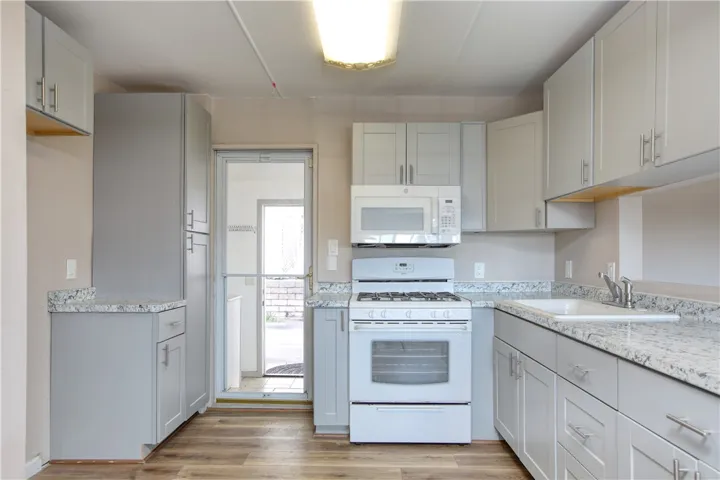 Upper unit kitchen