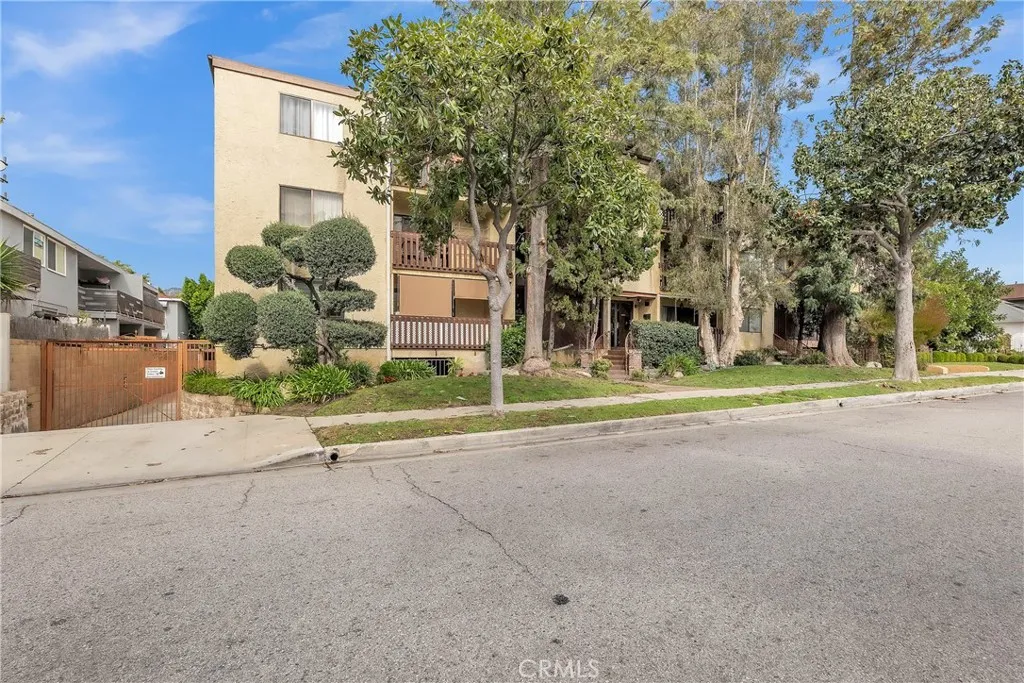 445 Ivy 204, Glendale, California 91204 home-pic-1