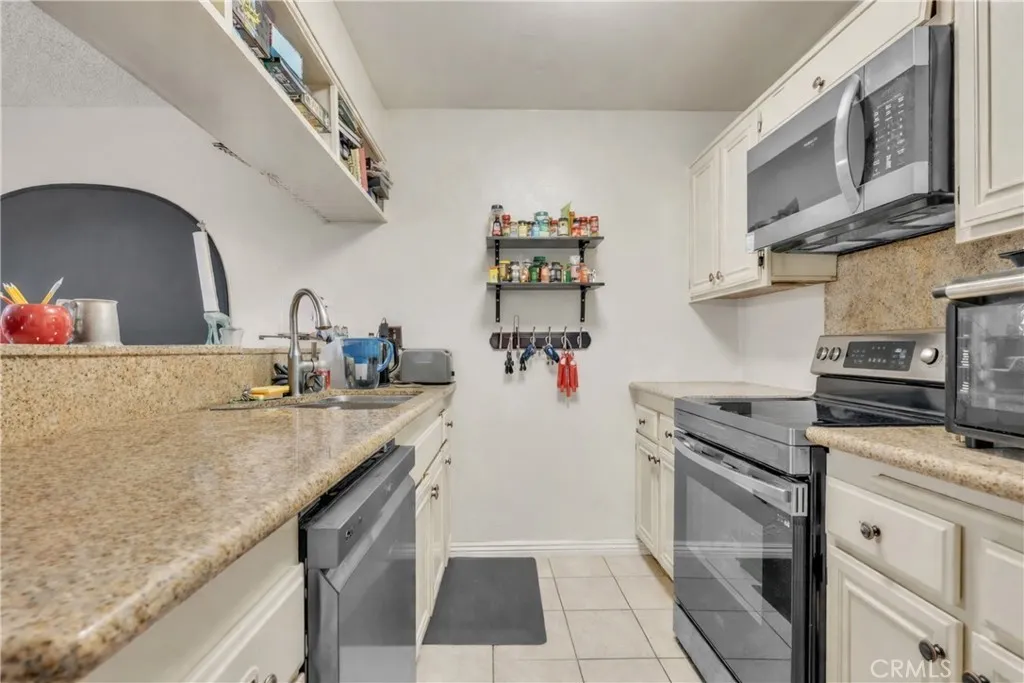 445 Ivy 204, Glendale, California 91204 home-pic-4