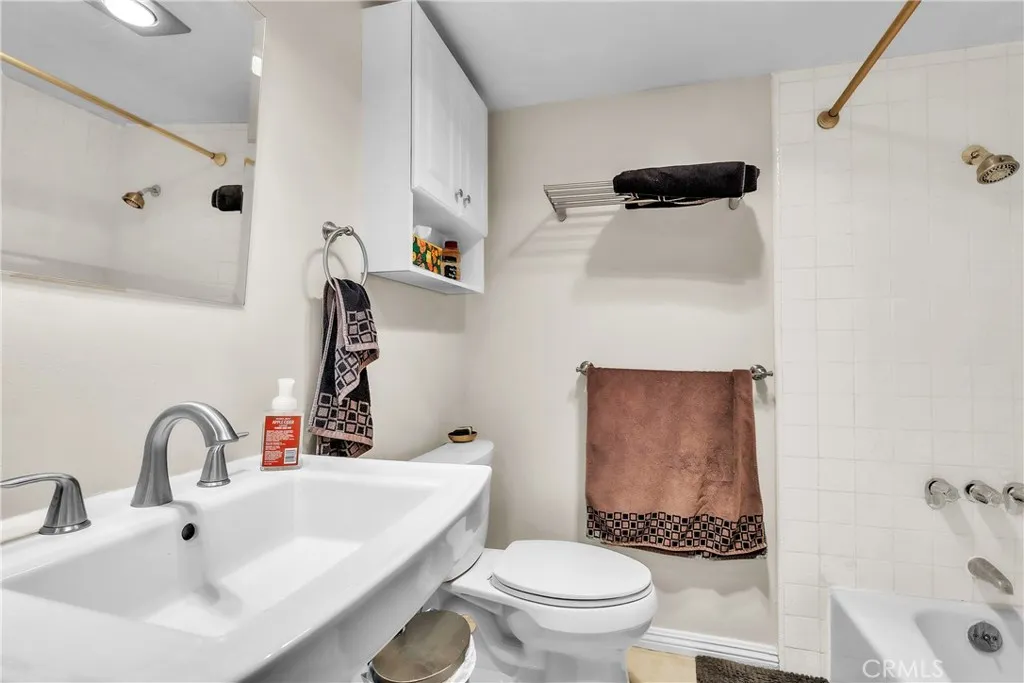 445 Ivy 204, Glendale, California 91204 home-pic-20