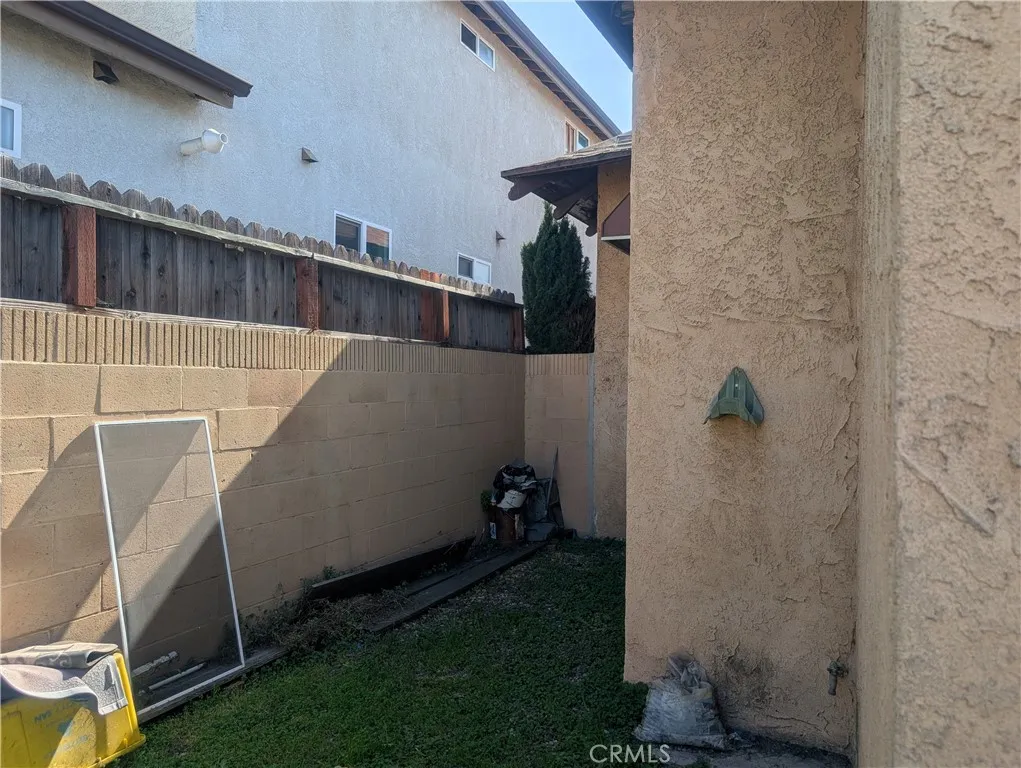 975 E 43rd Street, Los Angeles, California 90011 home-pic-15