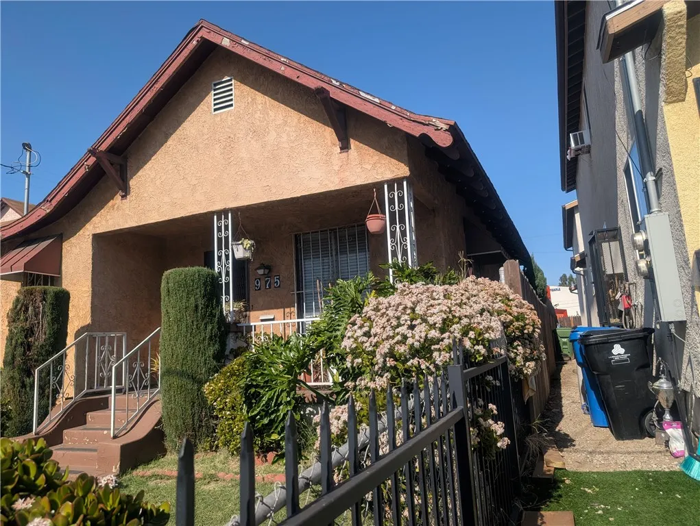 975 E 43rd Street, Los Angeles, California 90011 home-pic-1
