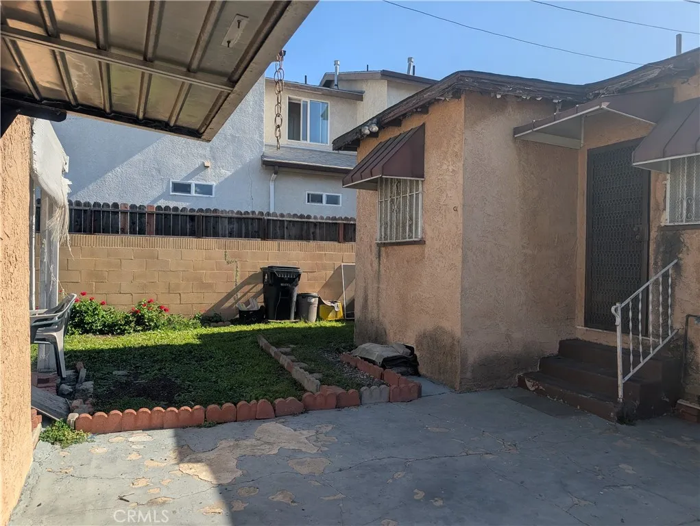 975 E 43rd Street, Los Angeles, California 90011 home-pic-24