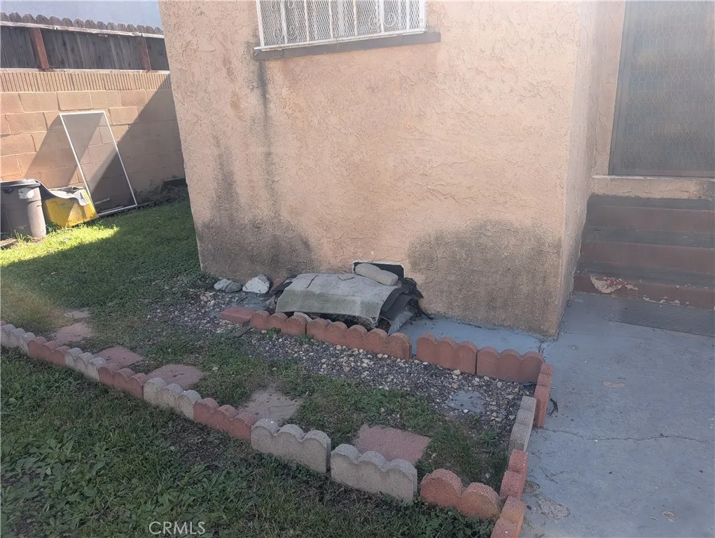 975 E 43rd Street, Los Angeles, California 90011 home-pic-13