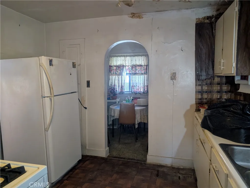 975 E 43rd Street, Los Angeles, California 90011 home-pic-6