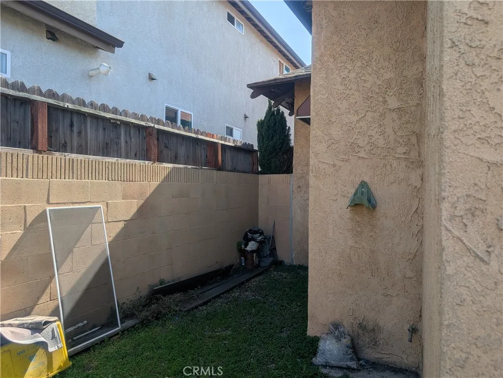 975 E 43rd Street, Los Angeles, California 90011 home-pic-23