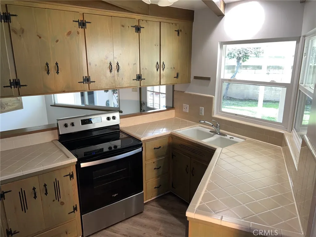 1257 Claremont Place, Pomona, California 91767 home-pic-5