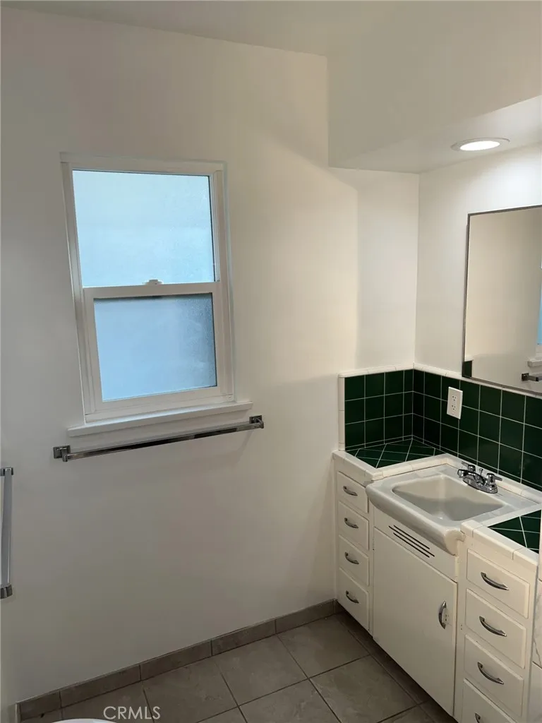 1257 Claremont Place, Pomona, California 91767 home-pic-16