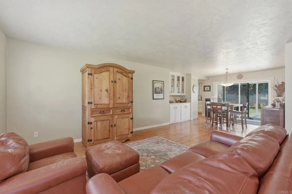 1957 Clover Way, Escondido, California 92026 home-pic-2