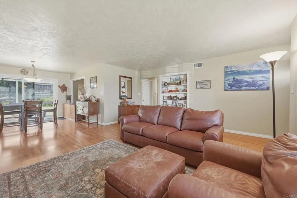 1957 Clover Way, Escondido, California 92026 home-pic-4