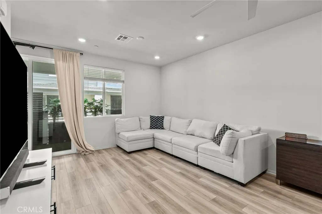 1636 Cayton Loop, West Covina, California 91790 home-pic-7