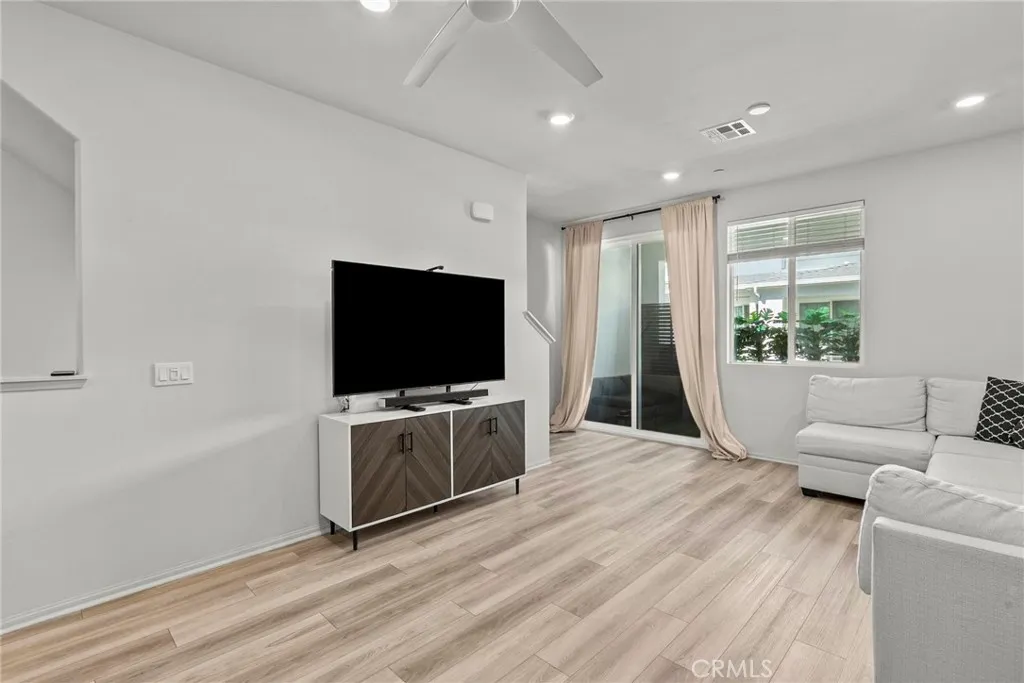 1636 Cayton Loop, West Covina, California 91790 home-pic-9