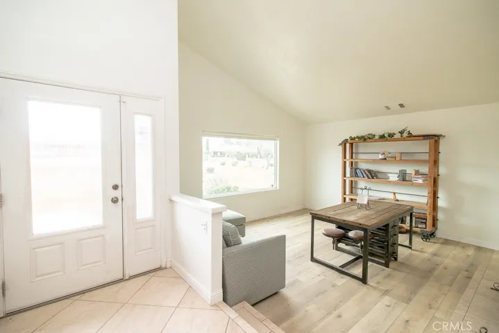 Entry/Living Room