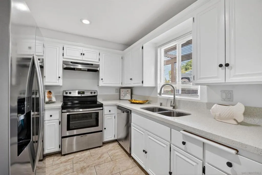 1886 Fairway Circle Dr, San Marcos, California 92078 home-pic-8