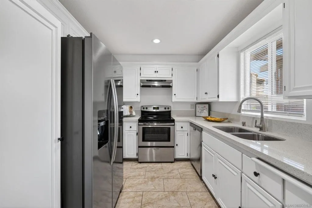 1886 Fairway Circle Dr, San Marcos, California 92078 home-pic-7