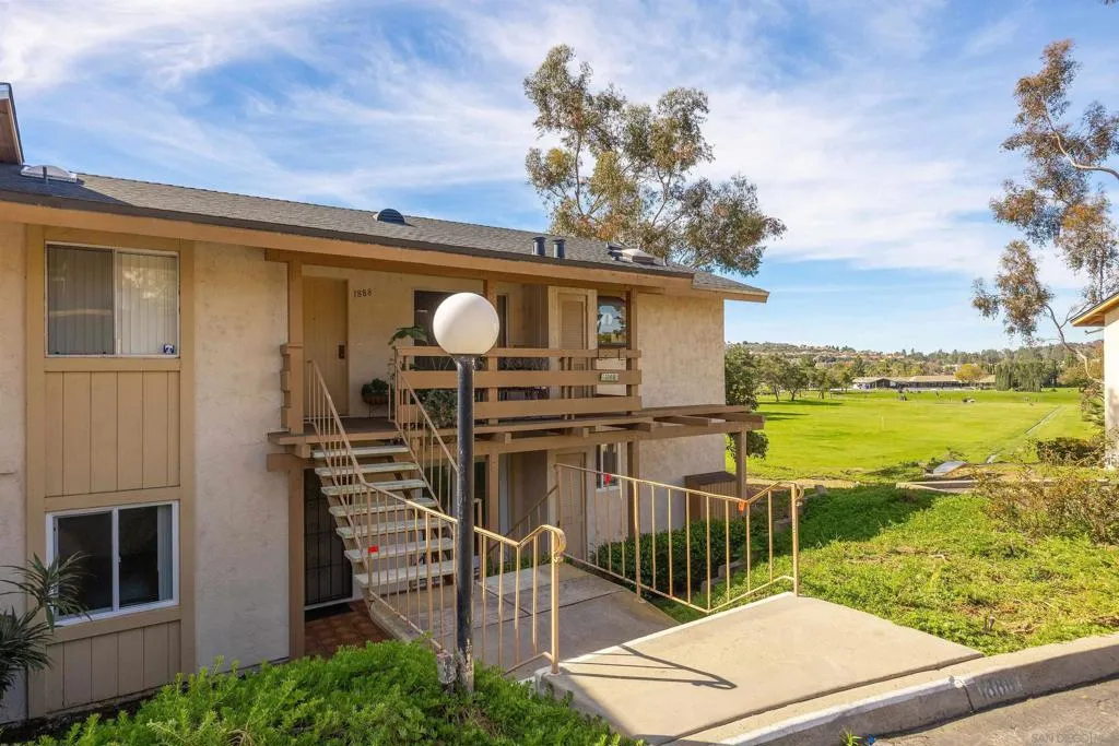 1886 Fairway Circle Dr, San Marcos, California 92078 home-pic-1