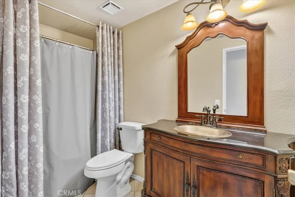 Main Bedroom en suite Bathroom