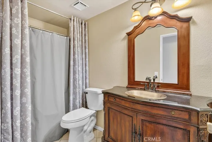 Main Bedroom en suite Bathroom