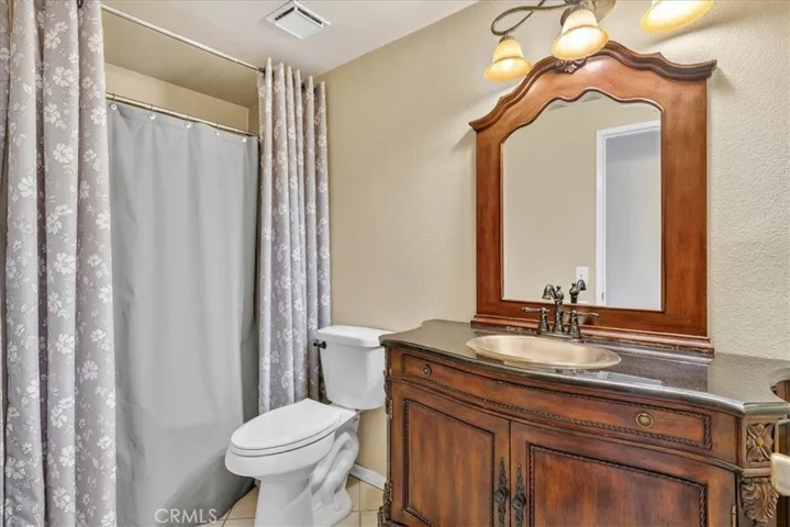 Main Bedroom en suite Bathroom