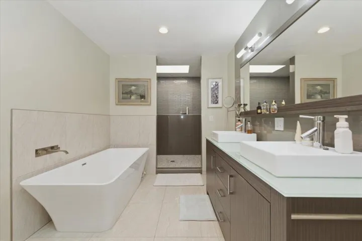32-Bathroom
