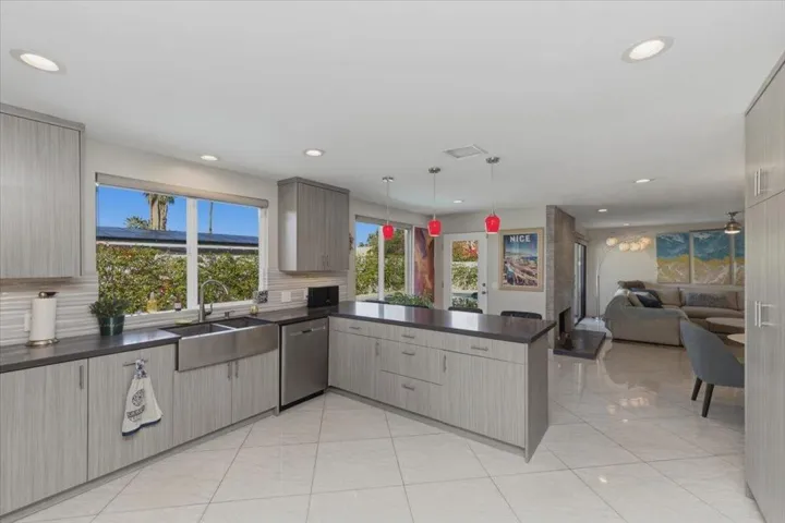 23-Kitchen