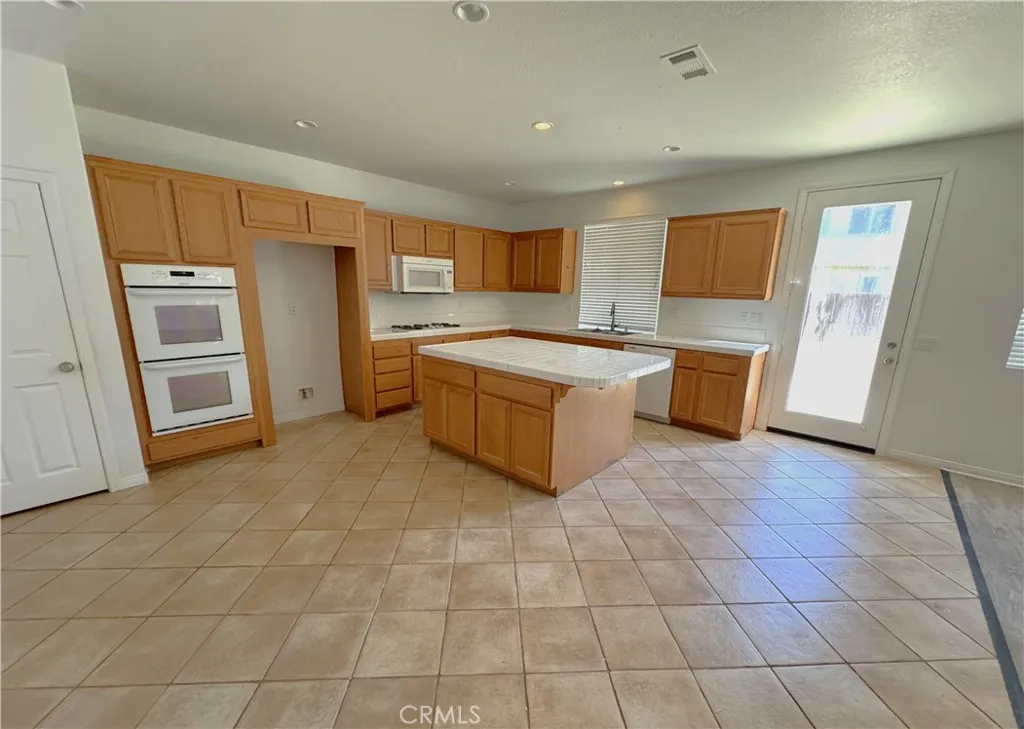 25130 Pacific Crest Street, Corona, California 92883 home-pic-7