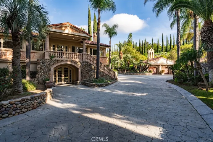 Approach to guest house