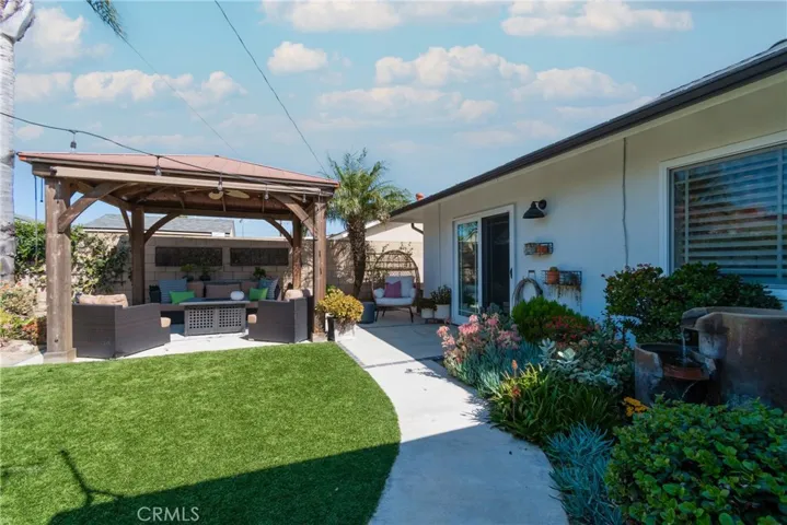 15551 Aulnay Lane, Huntington Beach, California 92647